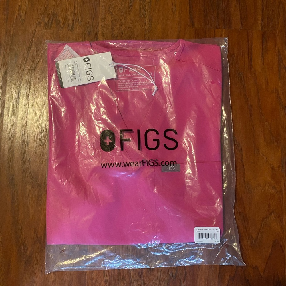 NWT FIGS Electric Orchard Scrub Top